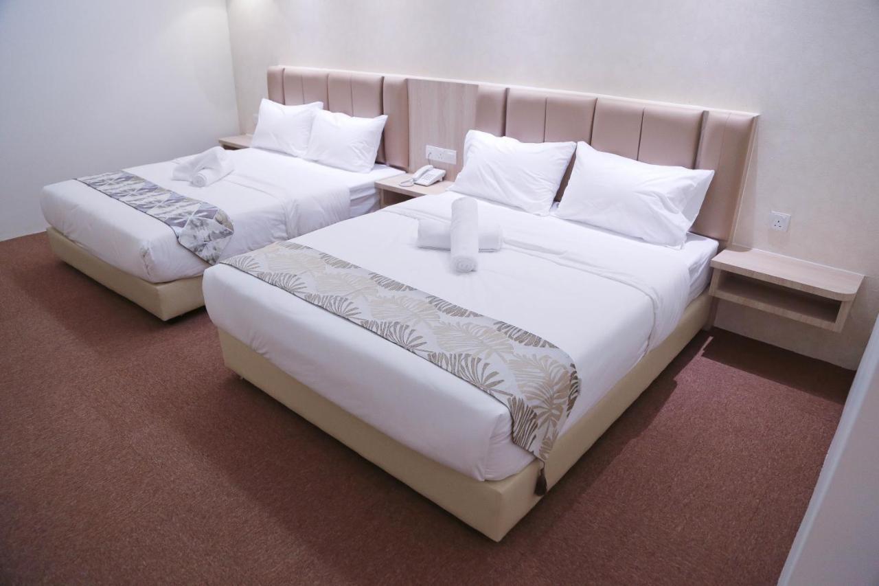 Top Holiday Hotel Seri Kembangan Exterior photo