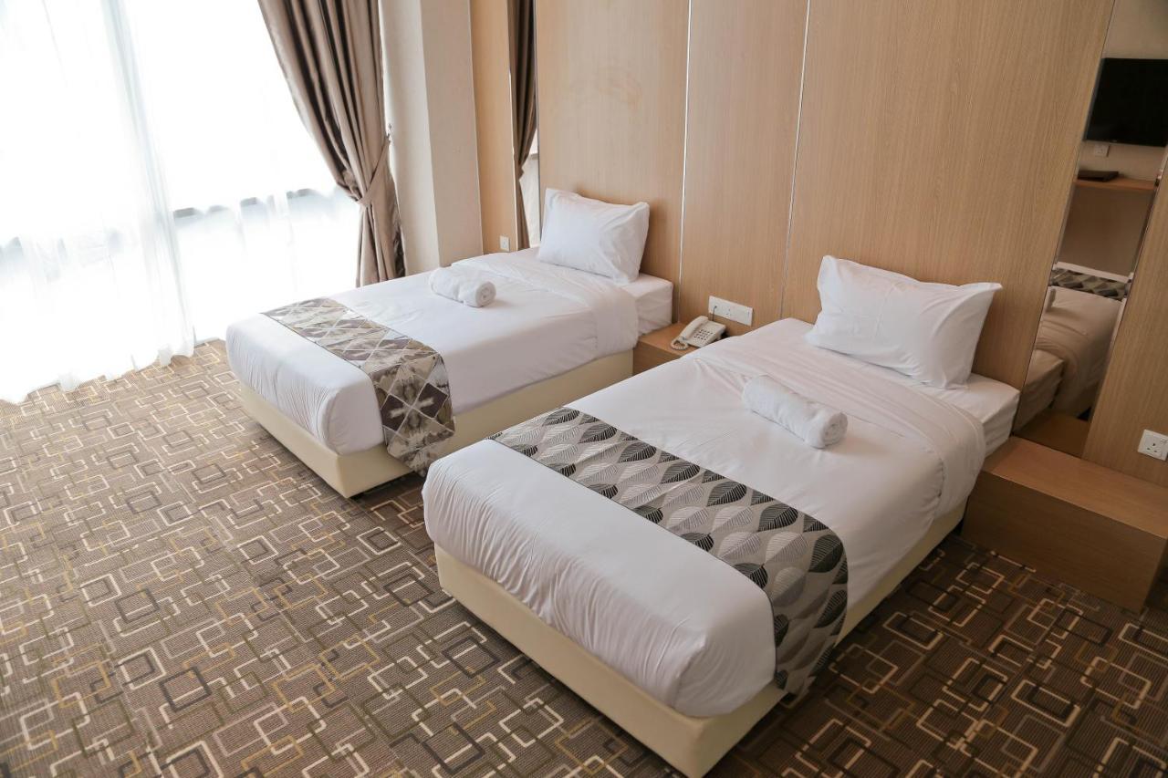 Top Holiday Hotel Seri Kembangan Exterior photo