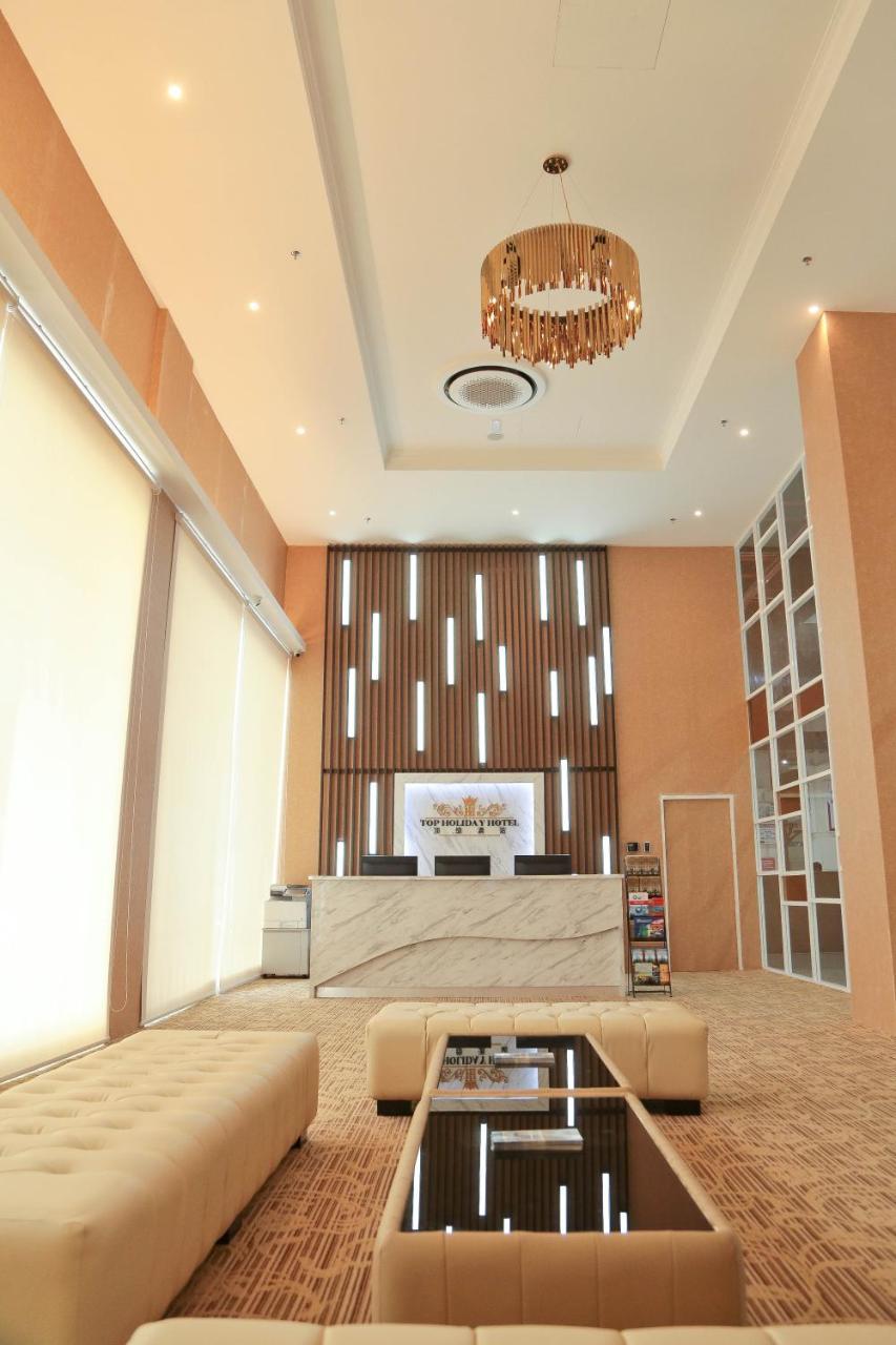Top Holiday Hotel Seri Kembangan Exterior photo