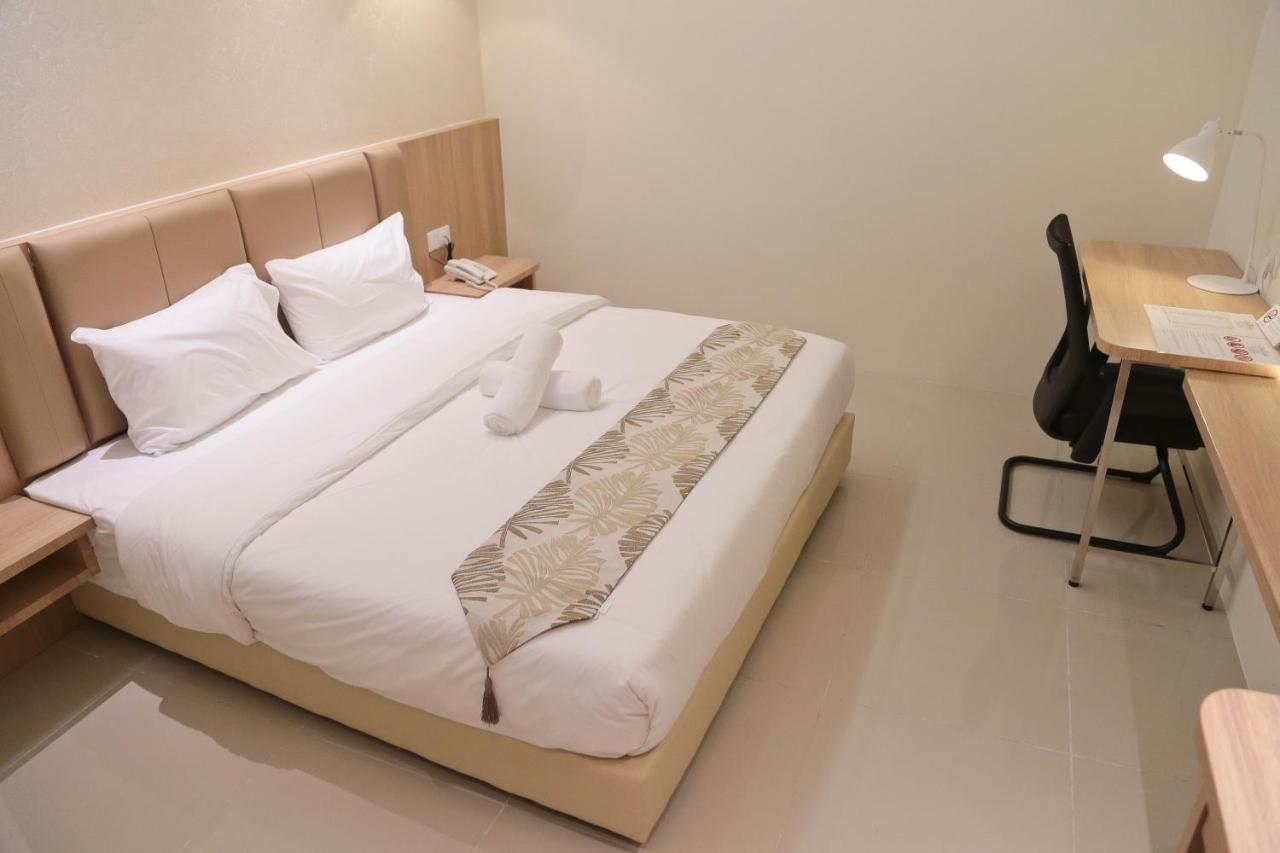 Top Holiday Hotel Seri Kembangan Exterior photo