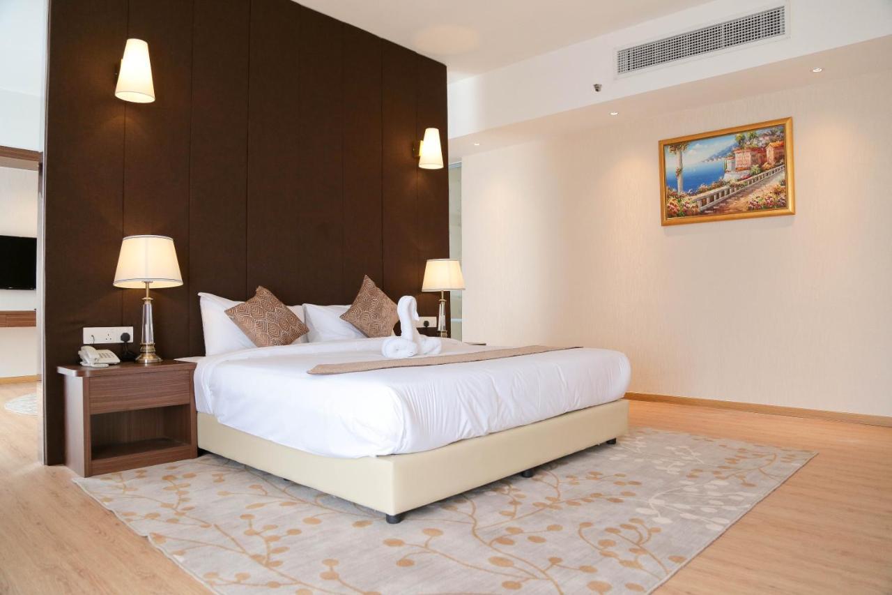 Top Holiday Hotel Seri Kembangan Exterior photo