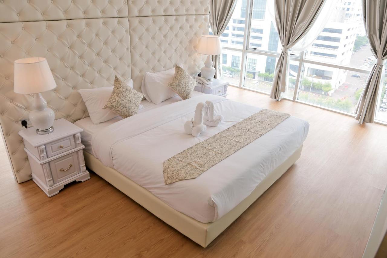 Top Holiday Hotel Seri Kembangan Exterior photo