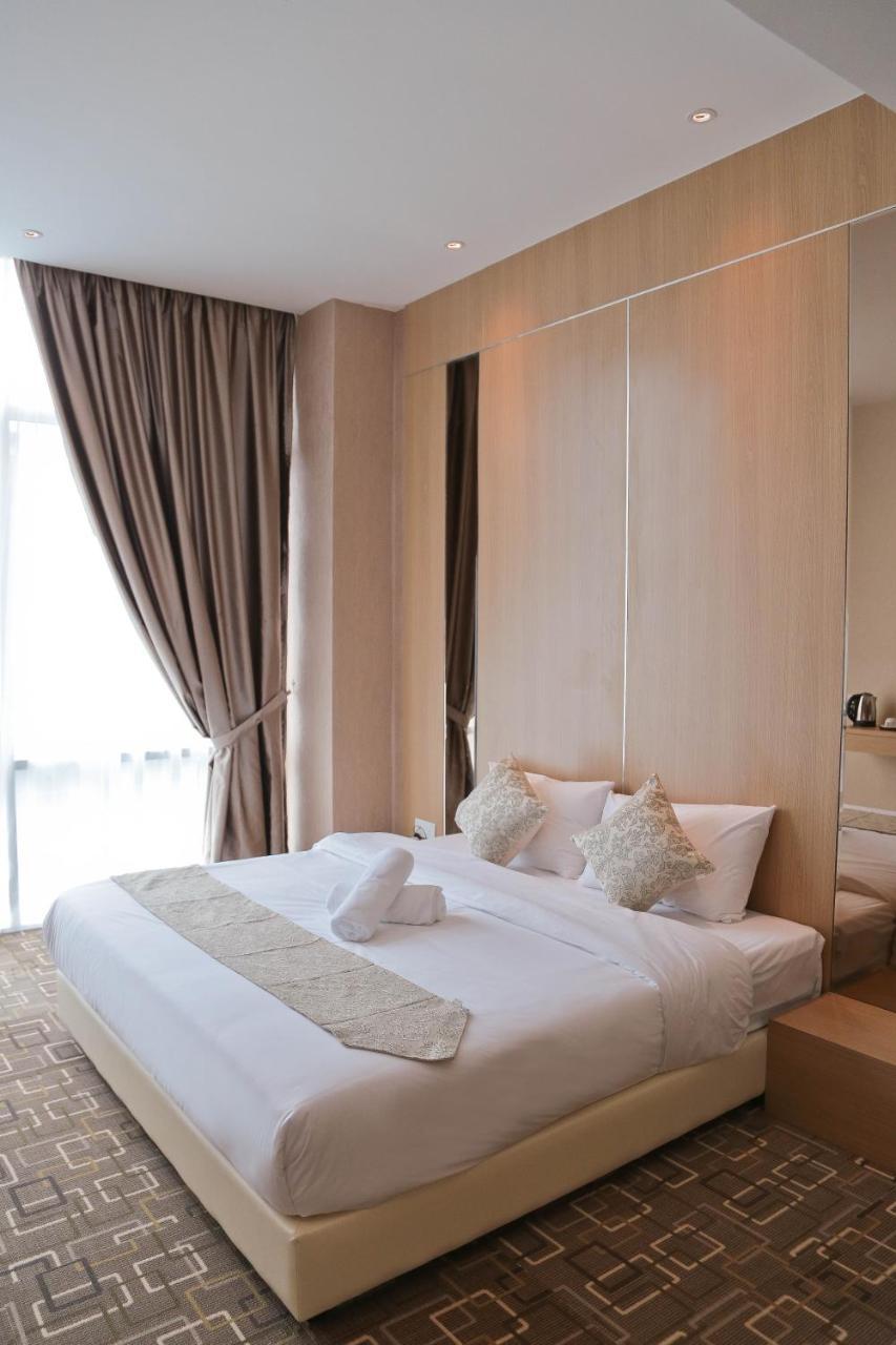 Top Holiday Hotel Seri Kembangan Exterior photo